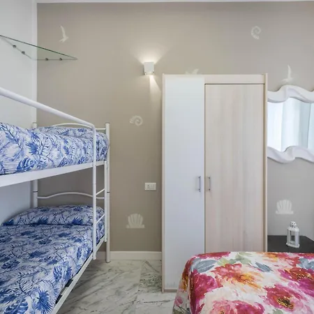 Apartment Lira 6 *