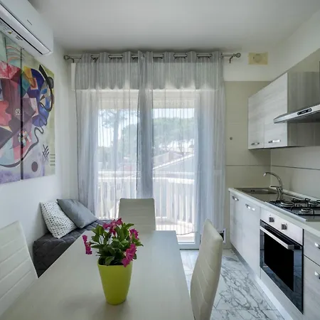 Apartment Lira 6 *